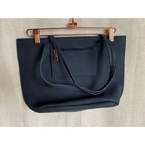 Simply Chic Women’s Medium Sized Multi Compartment Blue Interior Shoulder Bag